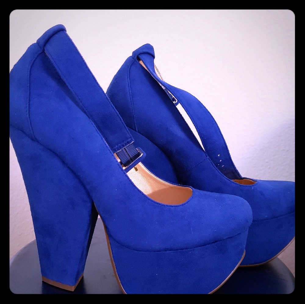 Blue velvet heels